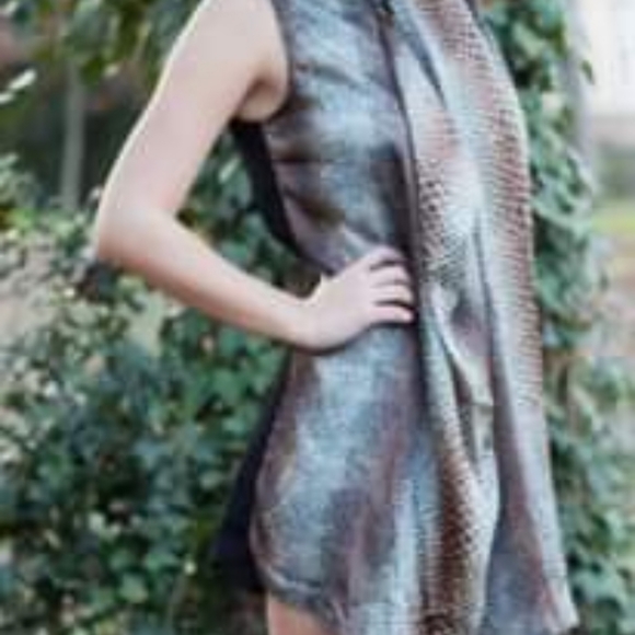 Tunic - Picture 2 of 4